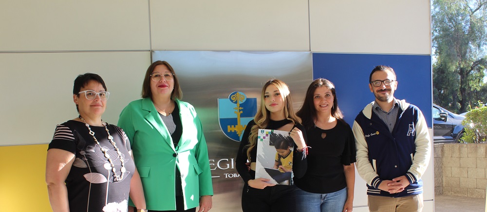 Rectoría hace entrega de Beca Universidad Mayor