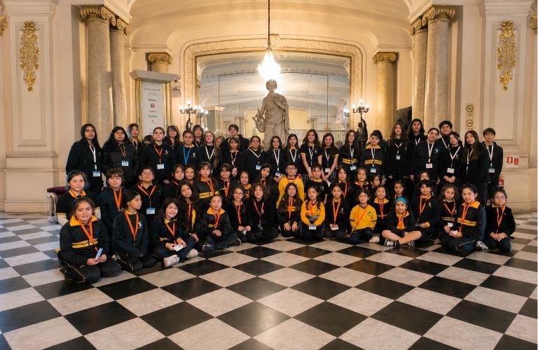 59 estudiantes vivieron enriquecedora salida pedagógica al Teatro Municipal de Santiago