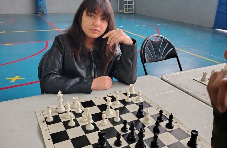 Debutó en torneos, quedó invicta y se consagró campeona: Emilia Larenas logró título comunal de ajedrez