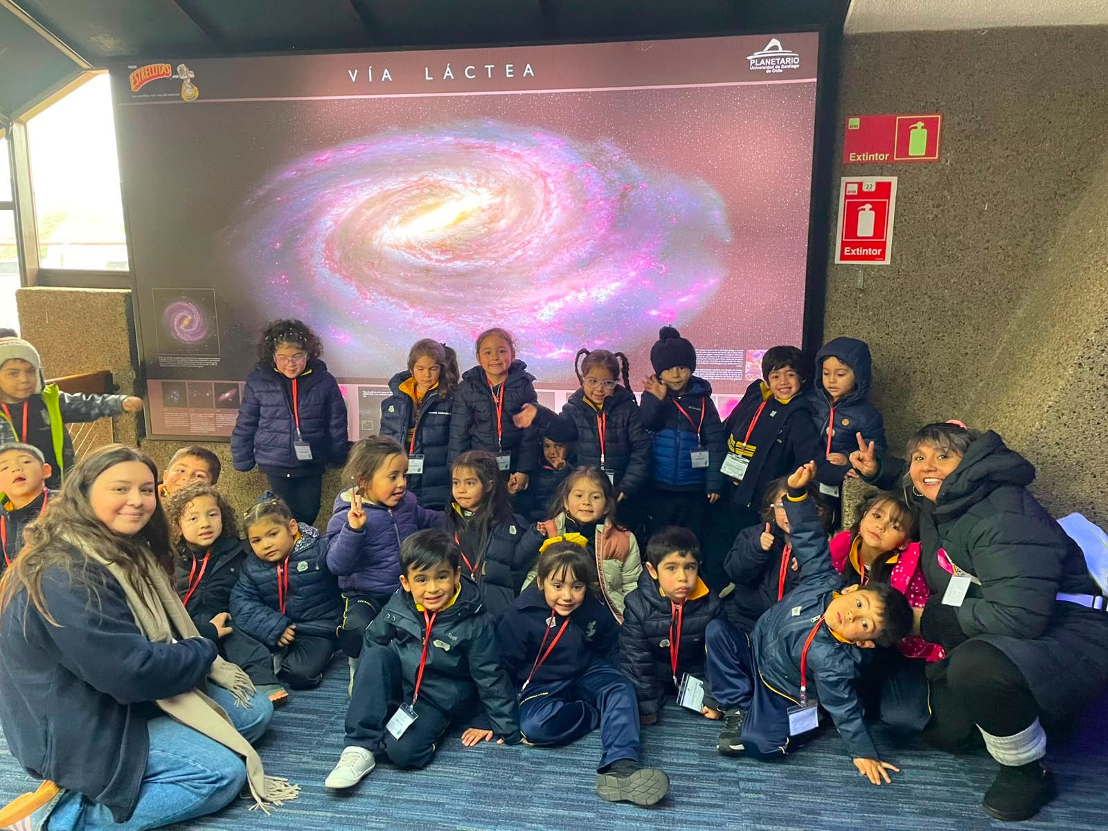 Vieron planetas, estrellas y constelaciones: Prekínder visitó el Planetario de la Universidad de Santiago