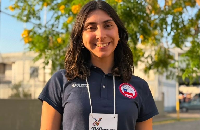 Fue seleccionada chilena durante diez años, hoy es entrenadora y estudia Medicina: “El colegio siempre confió en mí”
