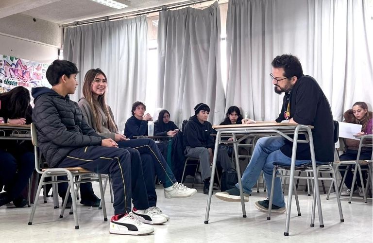 First, then, finally: estudiantes fortalecen su escritura con conectores en inglés