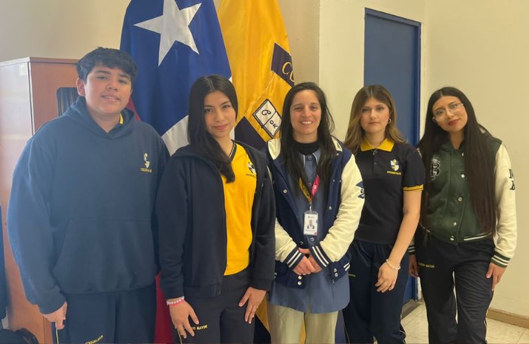 La química da resultados: cuatro estudiantes de Colegio Mayor Tobalaba avanzan en Olimpiada Nacional