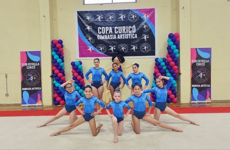 Debut con copa: estudiante de Colegio Mayor Tobalaba celebra triunfo por equipos en gimnasia artística